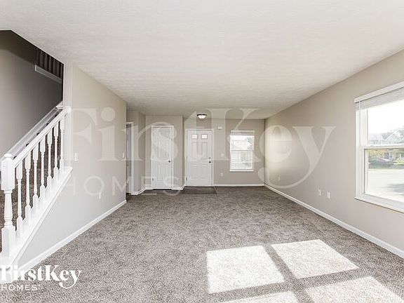 4th image of 923 Marcia Dr