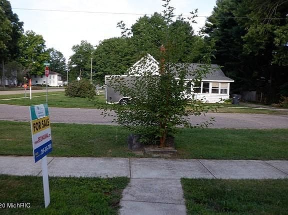 2nd image of 323 S Cedar St