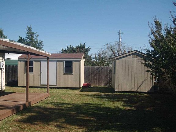 3rd image of 105 Cedar Cir