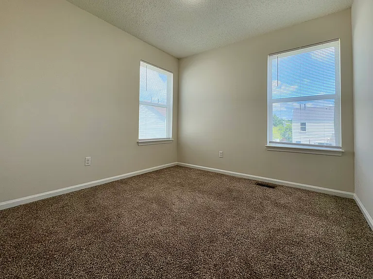 3210 Forest Green Dr — Photo 10