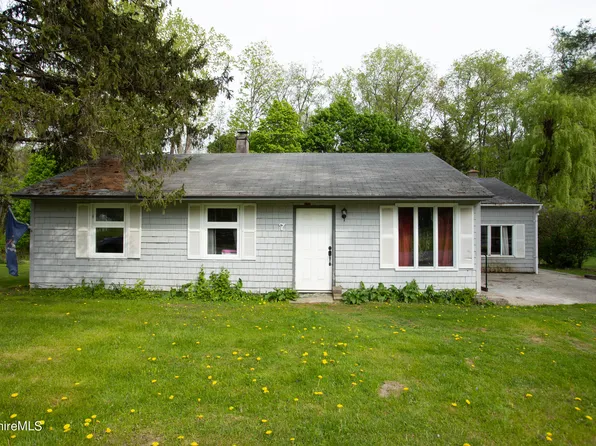 7 Monica Dr, Lanesborough, MA 01237