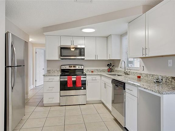 4th image of 1326 Gerard Ln