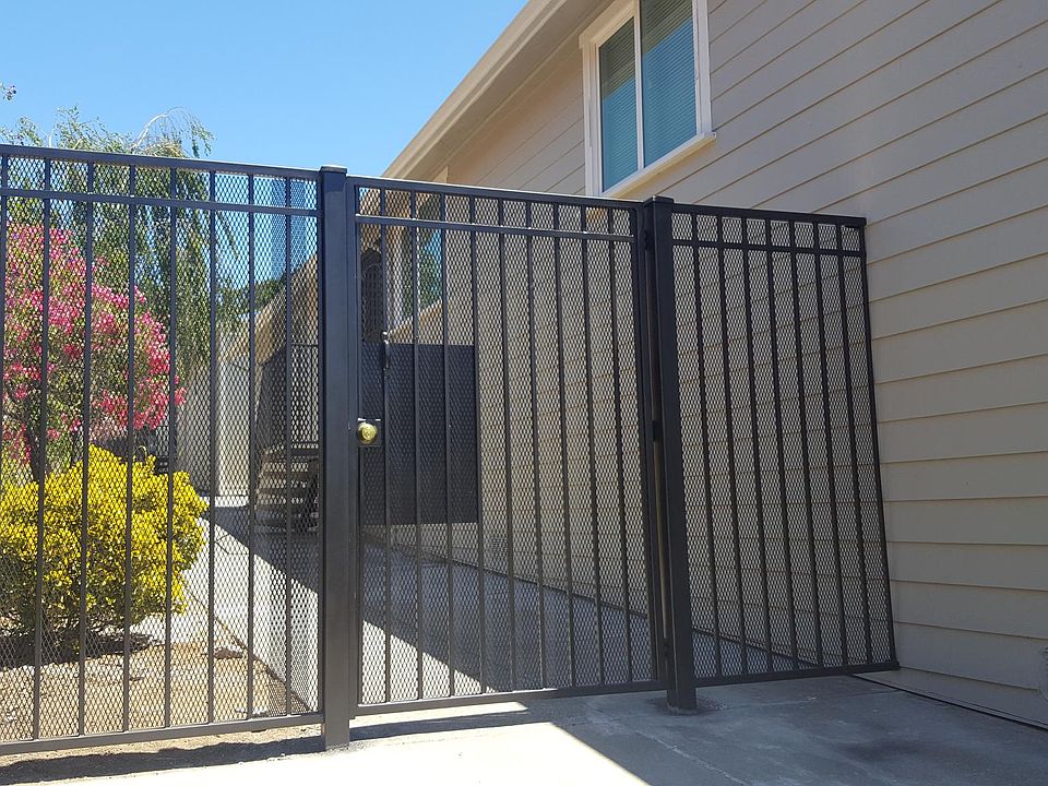 1st image of 7628 Macarthur Blvd #3