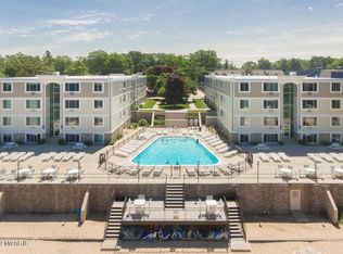 225 N Shore Dr APT 312, South Haven, MI 49090