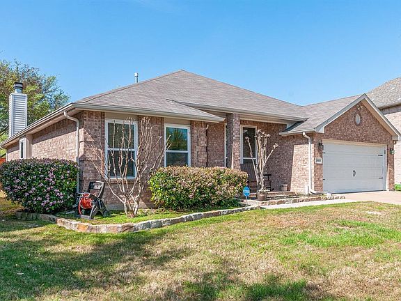 2nd image of 3909 Larkspur Dr