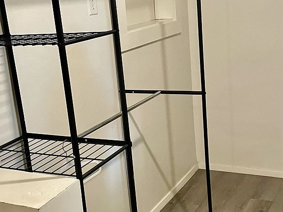 5th image of 547 Gayley Ave #18