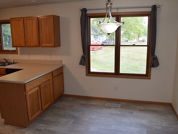 5th image of 104 W 2nd St #B