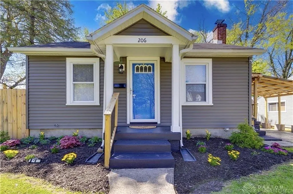 2 bed, 1.0 bath, 816 sqft, $1,400 — Photo 1