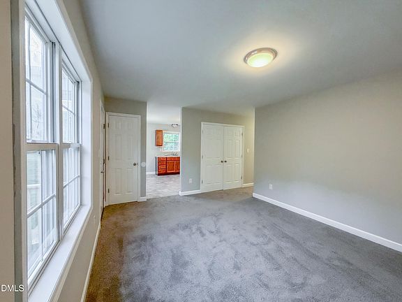 4th image of 717 Roosevelt St