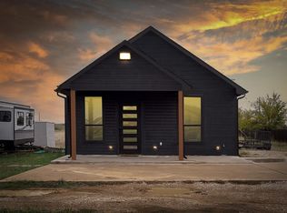 8017 Harvest Dr, Grandview, TX 76050