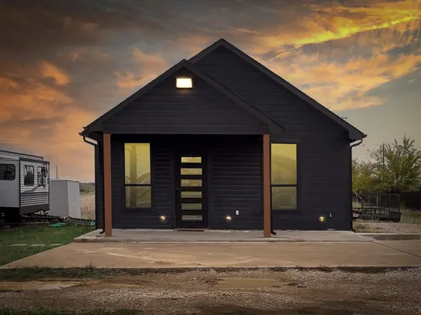 8017 Harvest Dr, Grandview, TX 76050