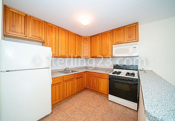2nd image of 30-37 30th St #4-1