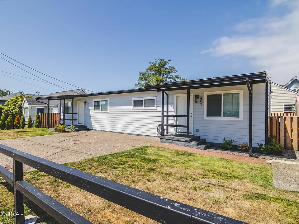 461 NE 4th St #2