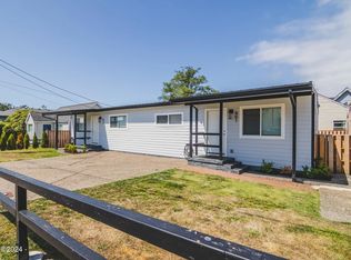 461 NE 4th St #2, Newport, OR 97365