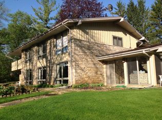 W220N10988 Amy Belle Rd, Hubertus, WI 53033