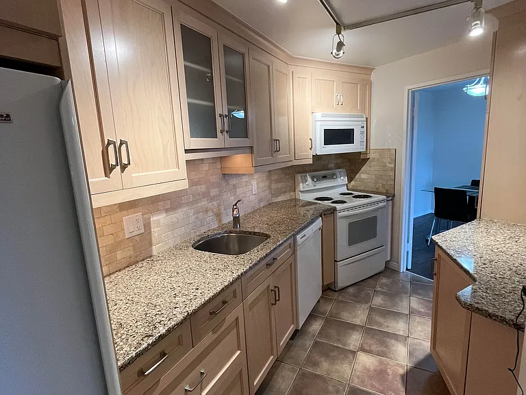 1081 Ambleside Dr #1705 — Photo 5