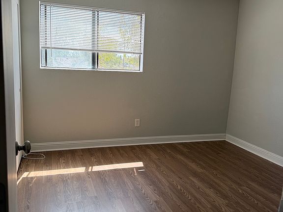 5th image of 1017 W Bishop St