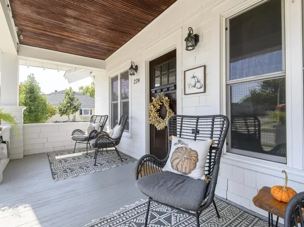 224 South Worthington STREET, Oconomowoc, WI 53066