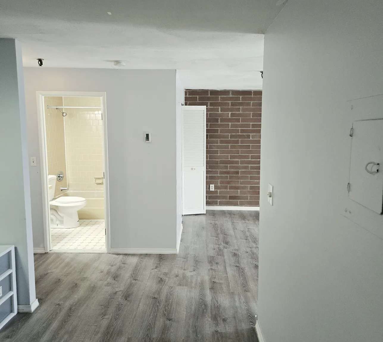 115 W Squantum St — Photo 4