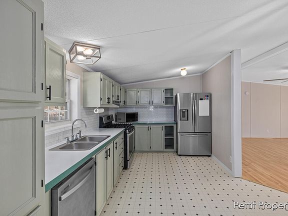 4th image of 5913 E. Tupper Lake