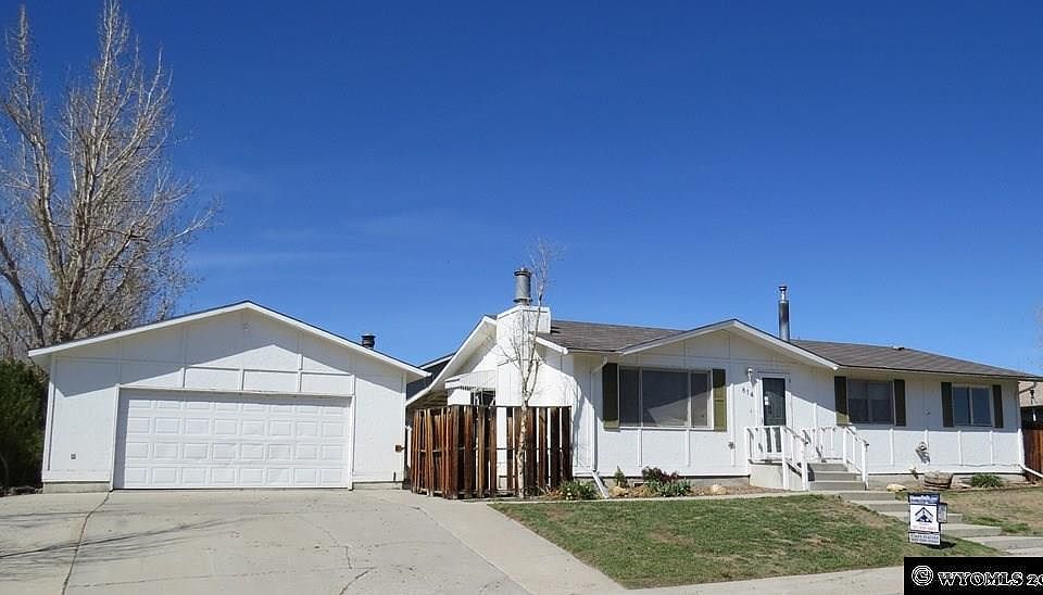 1st image of 814 Arroyo Ave