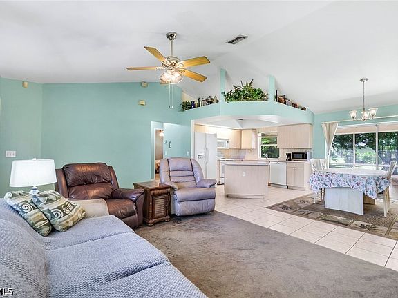 4th image of 1015 SE 4th Pl