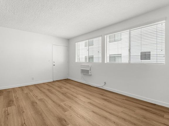 3rd image of 4458 Woodman Ave APT 8