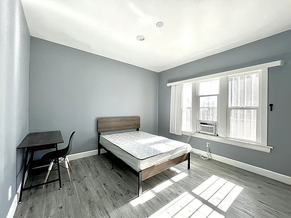 2nd image of 1142 W 35th St