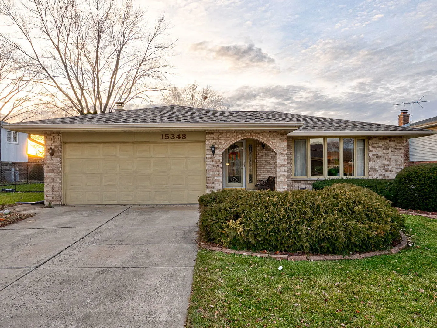 15348 Edgewood Dr photo 1