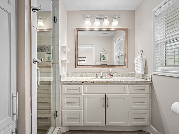 5th image of 7805 Valley View Ln
