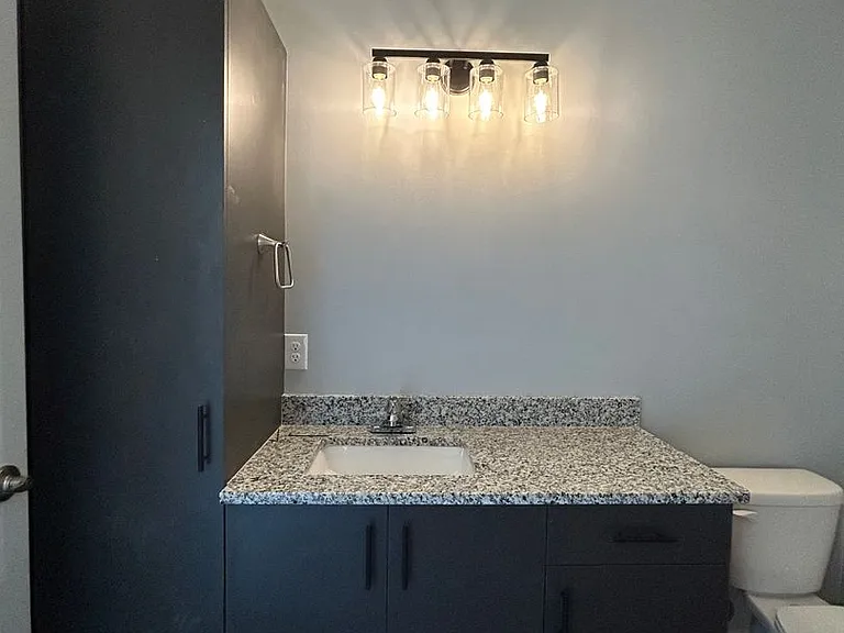 2724 Silver St — Photo 37