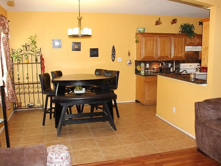 2425 Collier Dr — Photo 12