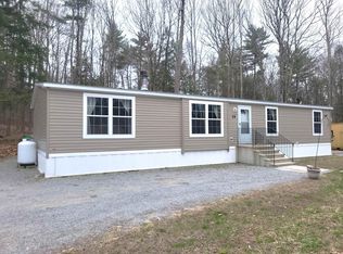 14 Peasley Road, Henniker, NH 03242
