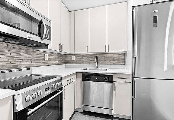 3rd image of 144 W 23rd St APT 11C