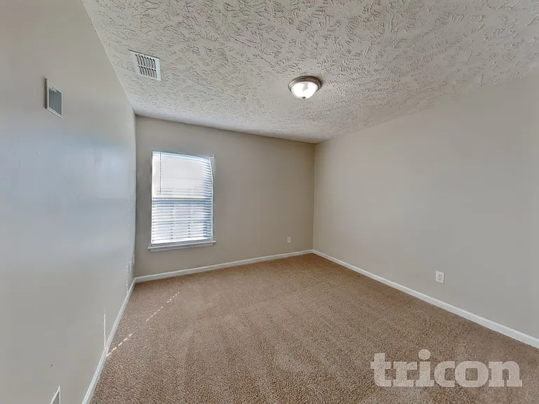 2037 Red Jacket Trce — Photo 13