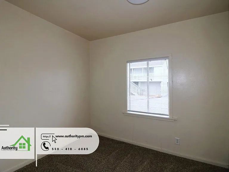 2124 Pine St — Photo 9