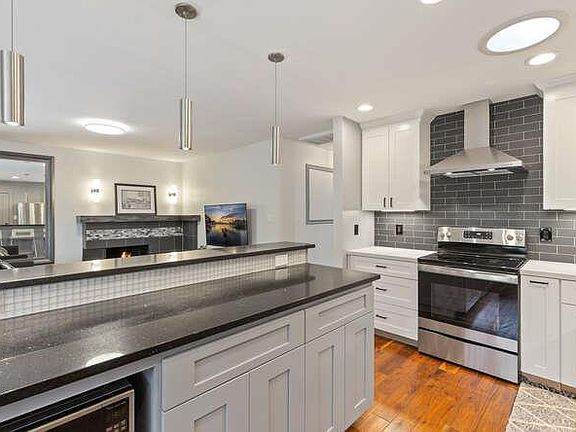 5th image of 1255 Hillsdale Ave