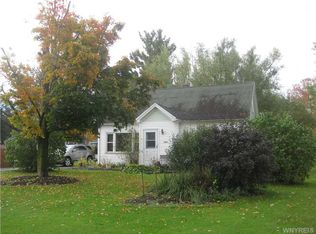 7507 Valley Circle Ln, Hamburg, NY 14075