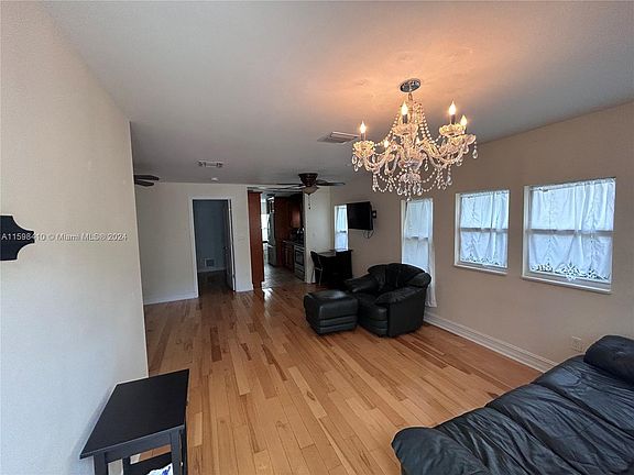 2nd image of 413 S K St #413