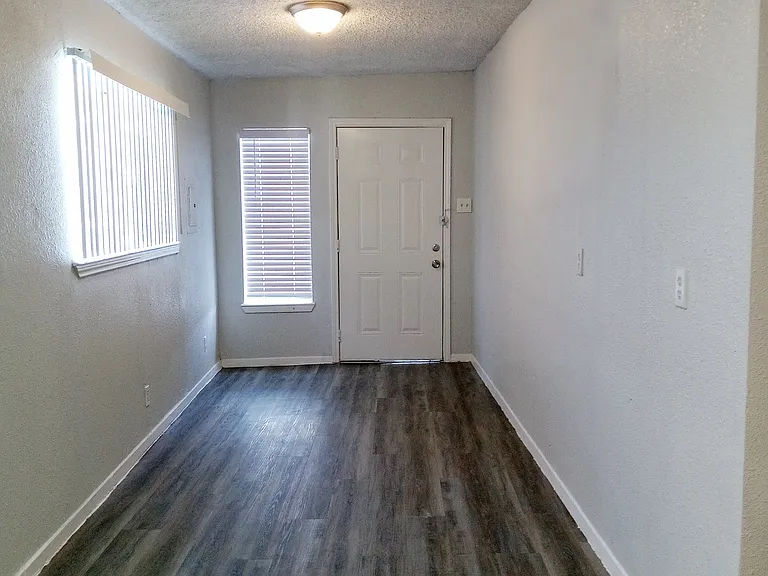 658 Corliss — Photo 19