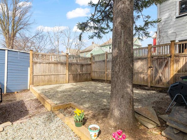 32 Booth Street, Burlington, VT 05401