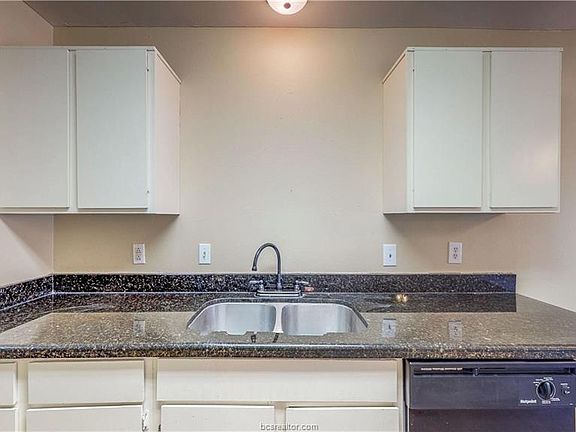 5th image of 701 Balcones Dr APT 41