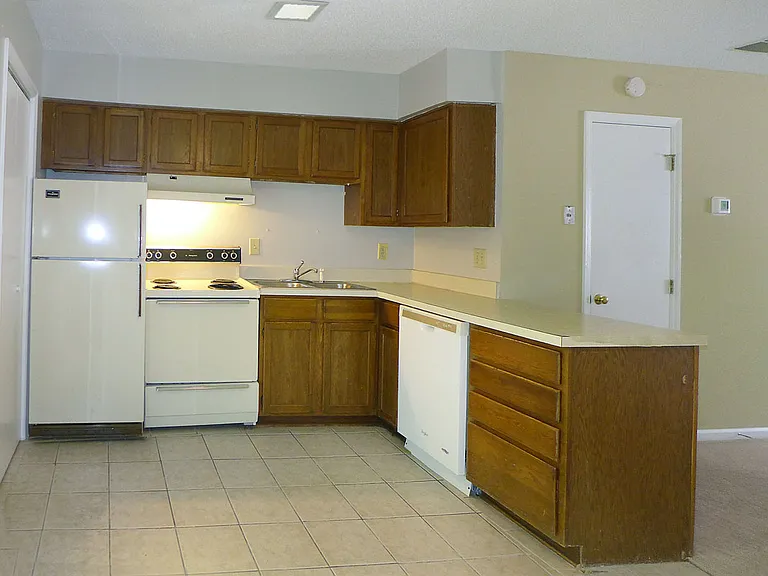138 Marlowe Ct — Photo 7