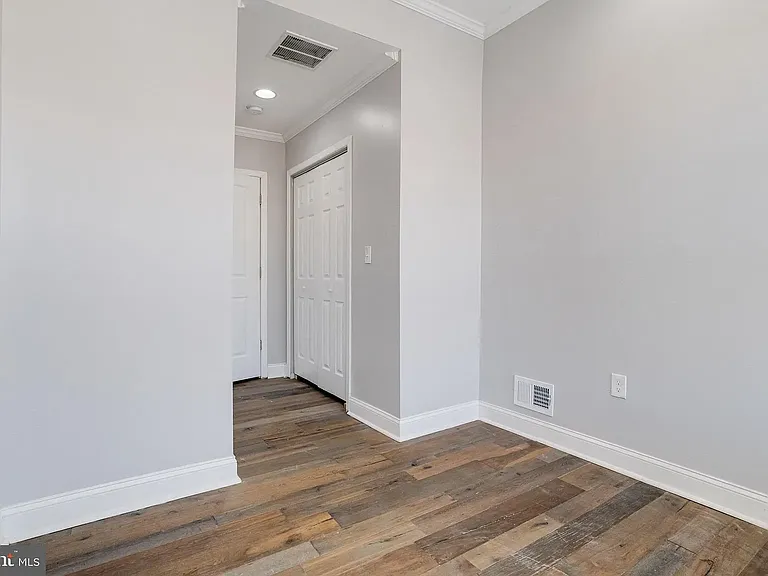 616 S Luzerne Ave — Photo 24