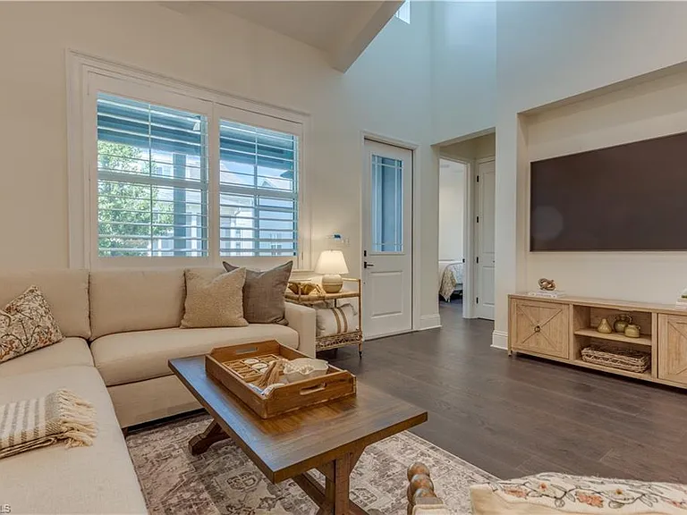 7213 Saona Ct — Photo 1