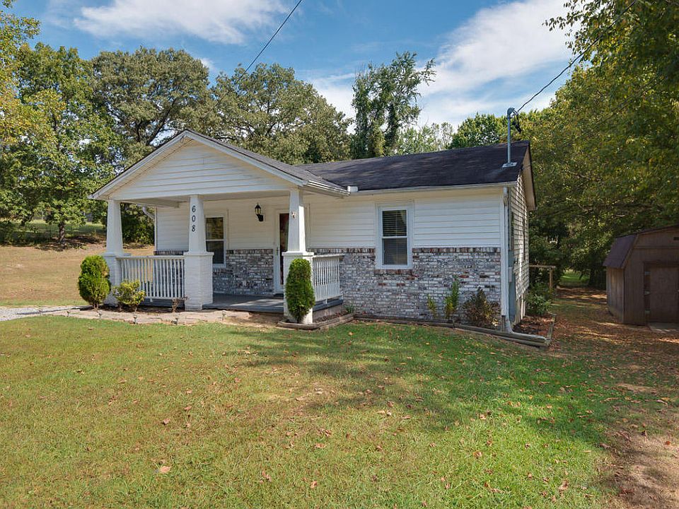 1st image of 608 Hickory Dr