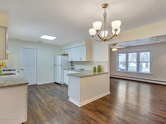 2nd image of 924 Mizzen Ave