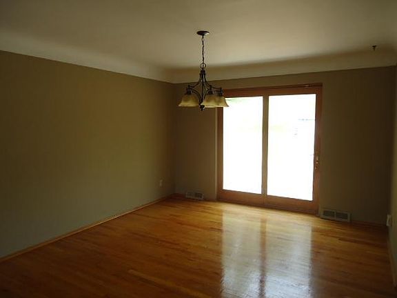 3rd image of 444 Hillbrook Dr