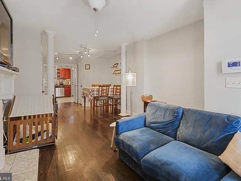 675 E Clement St — Photo 5