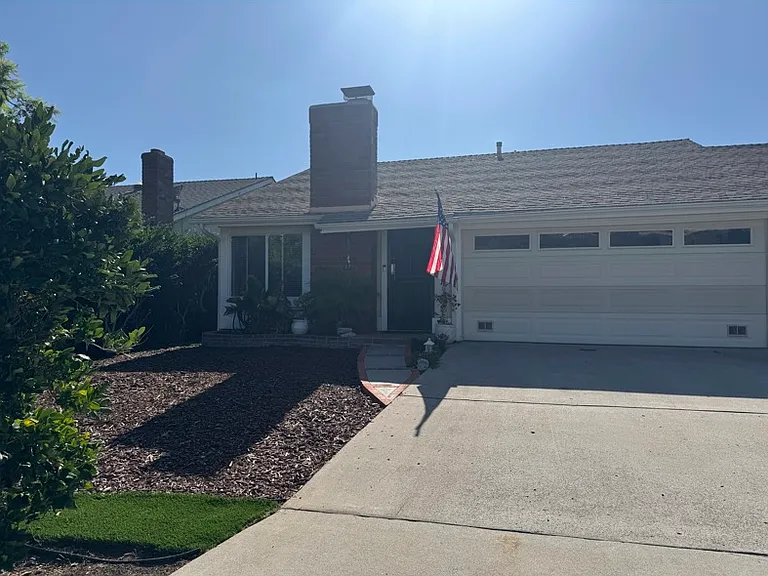 1526 Lower Lake Ct — Photo 1